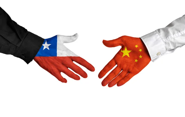 Chile and China leaders shaking hands on a deal agreement — Stock Photo, Image
