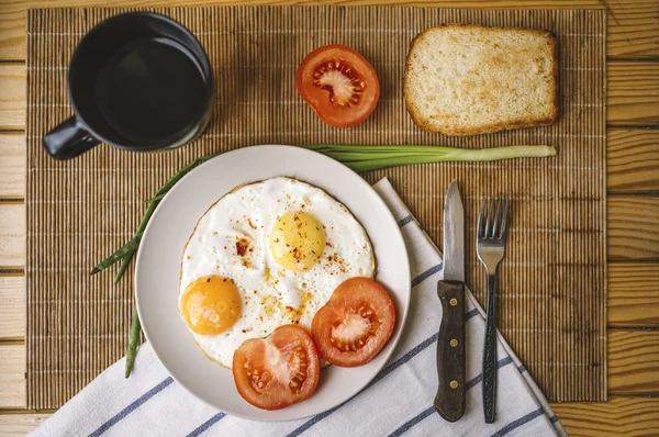 Pequeno-almoço com ovos livres. Vista superior Imagens De Bancos De Imagens Sem Royalties