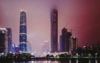 Gece (24 februray 2015 Guangzhou finansal bölgesinin gökdelenler)