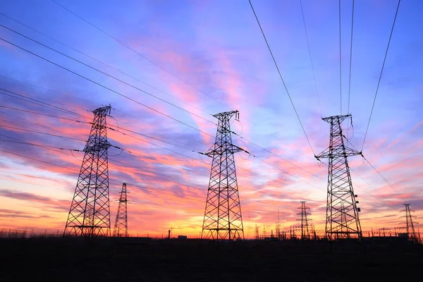 Pylon Abend Leuchten Der Hochspannungsmast Und Der Wunderschöne Sonnenuntergang — Stockfoto