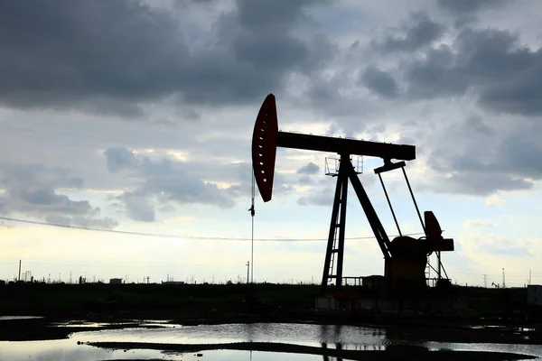 Campo Petróleo Sitio Por Noche Bombas Aceite Están Funcionando — Foto de Stock