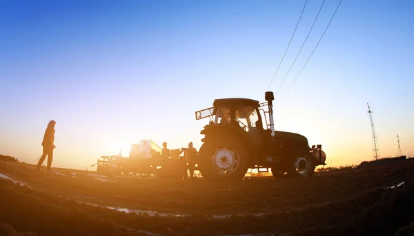 Spring Tractor Farmland Farming — Stock Photo, Image