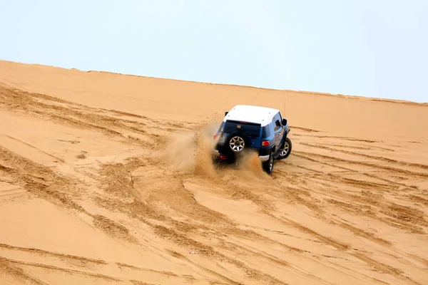 Geländewagen Unterwegs Der Wüste — Stockfoto
