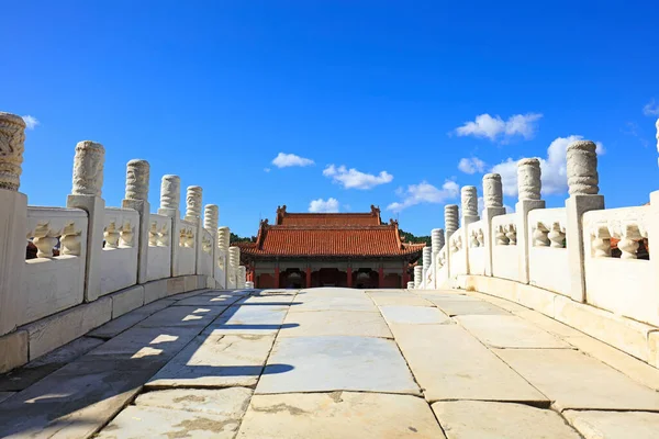 Antigua Arquitectura China Bajo Cielo Azul — Foto de Stock