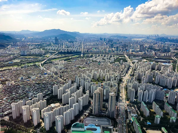 Apartmanların yoğun olduğu şehir merkezi manzarası