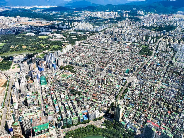 Şehir merkezindeki yoğun yerleşim alanının panoramik görüntüsü