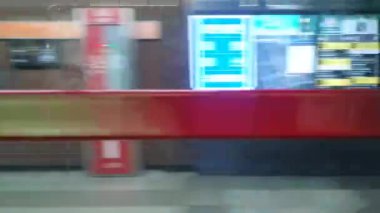 Metro Efekti 2-Nesneler soldan başlayarak geçiyor