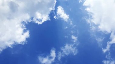 Güzel mavi gökyüzü, harika bulutlar 2