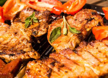 Izgara, et ve sebze ile Barbekü