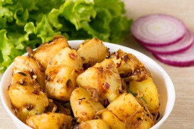Sri Lanka kızarmış patates köri 
