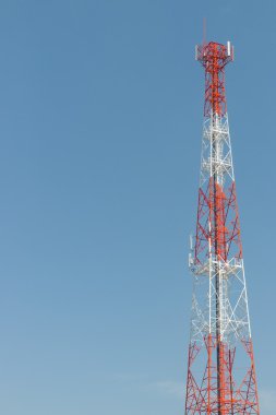 Telefon kule mavi gökyüzü