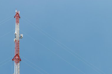 Telefon kule mavi gökyüzü