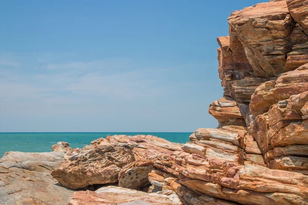 Rock cliff ve deniz