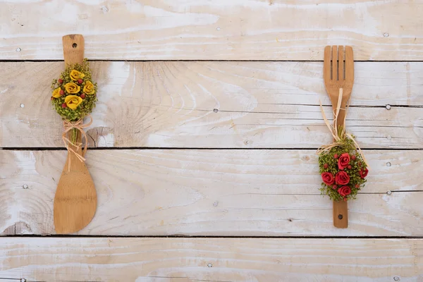 Wooden background with kitchen utencils — Stock Photo, Image