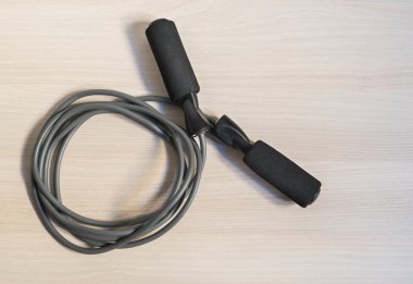 Ahşap zemin üzerinde ip atlama