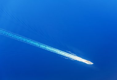 Mavi deniz yatta Üstten Görünüm