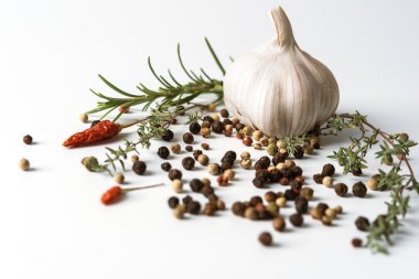 Kuru biber ve kırmızı biber ile sarımsak