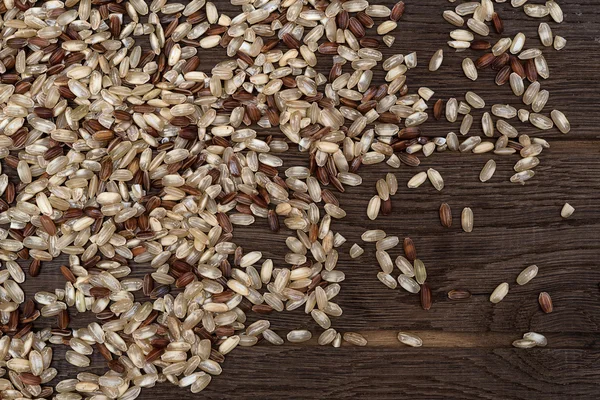 Brown rice on wooden backgroung — Stock Photo, Image