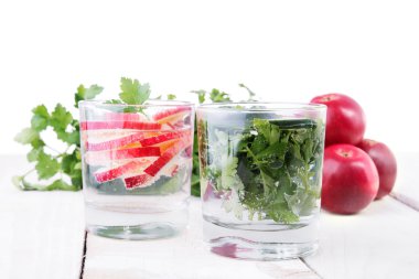 Maden suyu meyve ve sebze ile