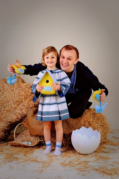 Dad and daughter in ethnic clothes — Stock Photo, Image