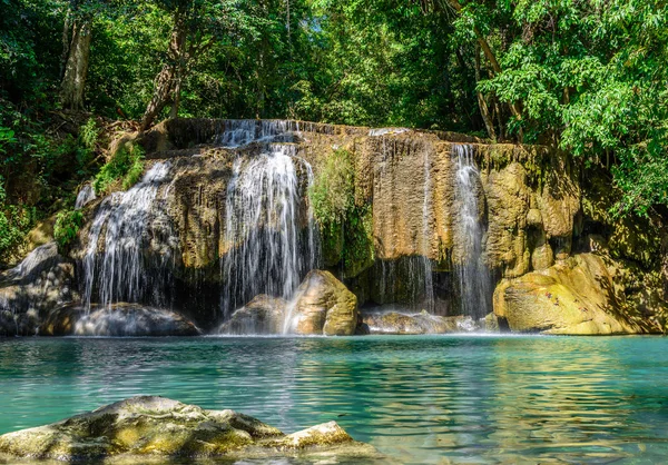 Vattenfall i Erawan, Kanchanaburi, Thailand — Stockfoto