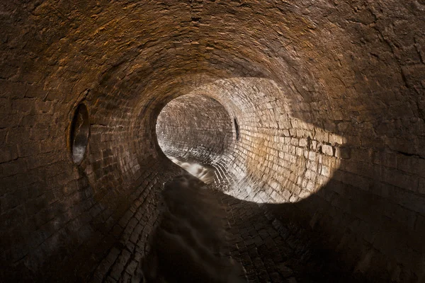 Підземна річка — стокове фото