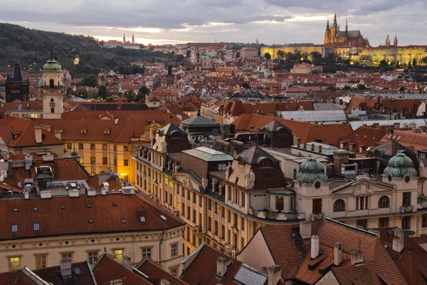 Praha, západ slunce v cestování — Stock fotografie