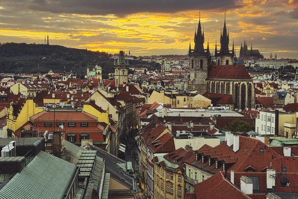 Praha, západ slunce v cestování — Stock fotografie