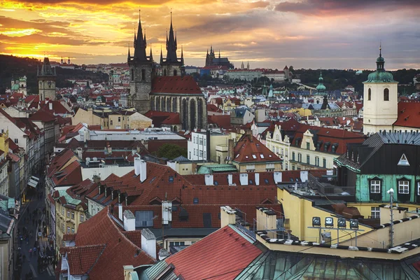 Praha, západ slunce v cestování — Stock fotografie