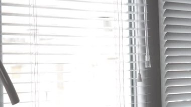 Kadın Eli Aç ve Kapat Penceresi