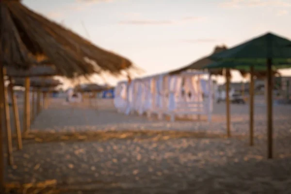 Bulanık Arka Plan Plaj Şemsiyeleri Çadırlar Bulanık Plaj Manzaraları — Stok fotoğraf