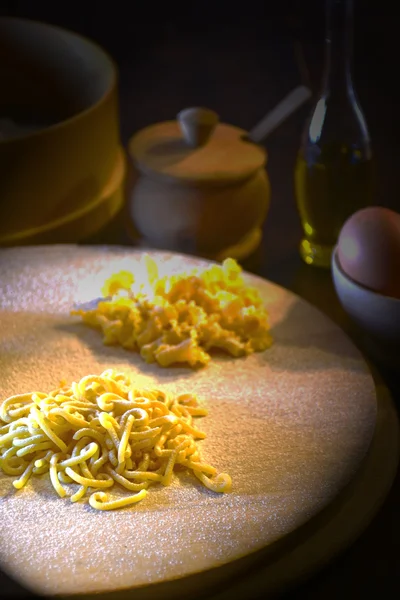 Egg pasta on the wooden cutting board — Stock Photo, Image