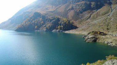 Cignana Gölü, Valtournenche, Aosta Vadisi, İtalya 'da yapay bir göl.