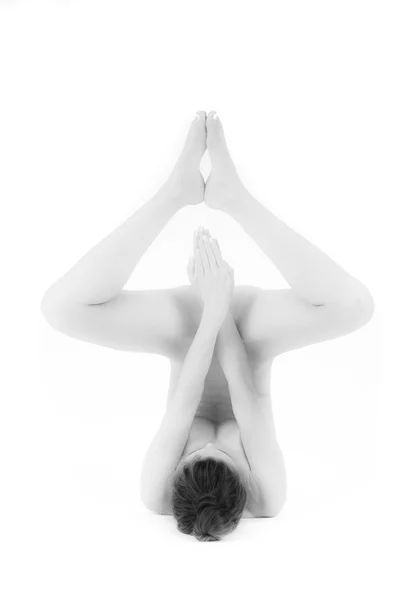 Kobieta, wykonując pozycje jogi — Zdjęcie stockowe
