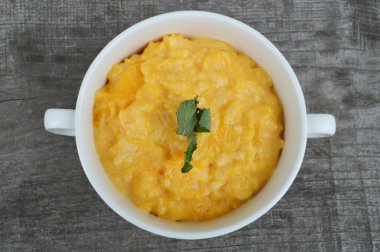 Doğal, sağlıklı, organik kabak püresi