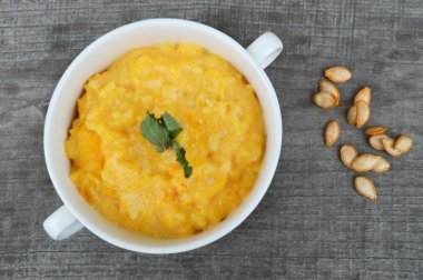 Doğal, sağlıklı, organik kabak püresi