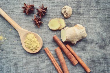 Baharatlar, baharat, tarif kitabı, not defteri, yazma, biber, bezelye, kırmızı biber, kara biber, kakule, yıldız anason, tarçın, kişniş, tarçın, karanfil, yıldız