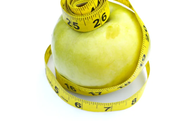 Verduras y frutas para bajar de peso, cinta métrica, dieta, pérdida de peso —  Fotos de Stock