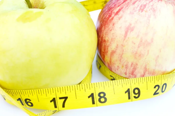 Gemüse und Obst zur Gewichtsabnahme, Maßband, Ernährung, Gewichtsabnahme — Stockfoto