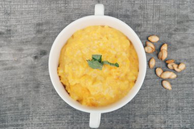 Doğal, sağlıklı, organik kabak püresi