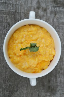 Doğal, sağlıklı, organik kabak püresi