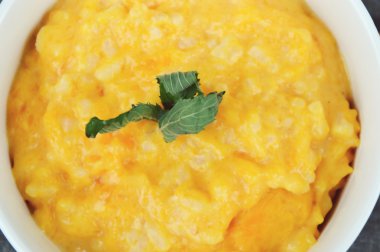 Doğal, sağlıklı, organik kabak püresi