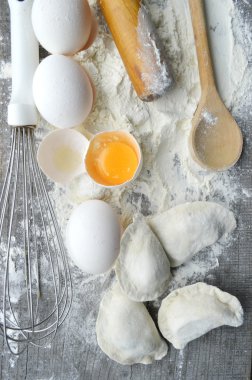 Ham ev yapımı makarna ve makarna için malzemeler ile natürmort... işlem pasta.the işlem yapma ev yapımı köfte, yemek lezzetli yemegi