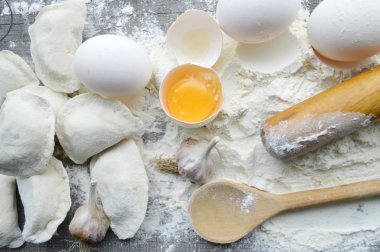 Natürmort ham ev yapımı makarna ve makarna için malzemeler