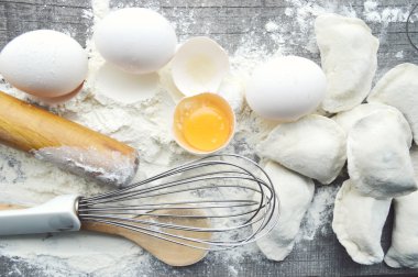 Natürmort ham ev yapımı makarna ve makarna için malzemeler