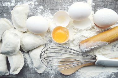 Ham ev yapımı makarna ve makarna için malzemeler ile natürmort... işlem pasta.the işlem yapma ev yapımı köfte, yemek lezzetli yemegi