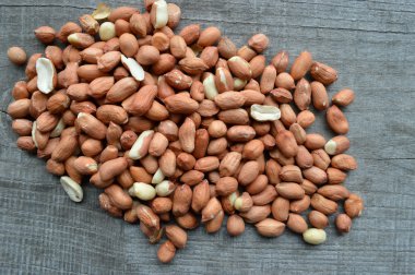 Fıstık kabuğu üzerinde ahşap arka plan olmadan