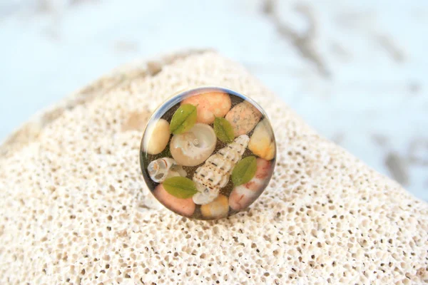 Handmade jewelry, earrings, bracelet, ring, flowers, epoxy resin — Stock Photo, Image