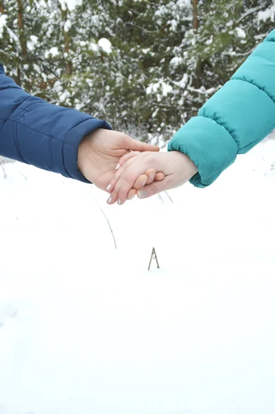 Couple in love holding each other 's hands — стоковое фото