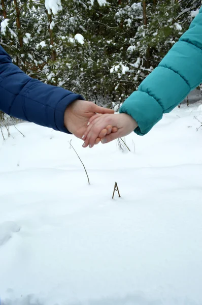 Couple in love holding each other 's hands — стоковое фото